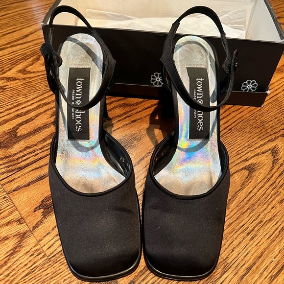 Town Shoes Block Black Heels - Picture 2 of 5